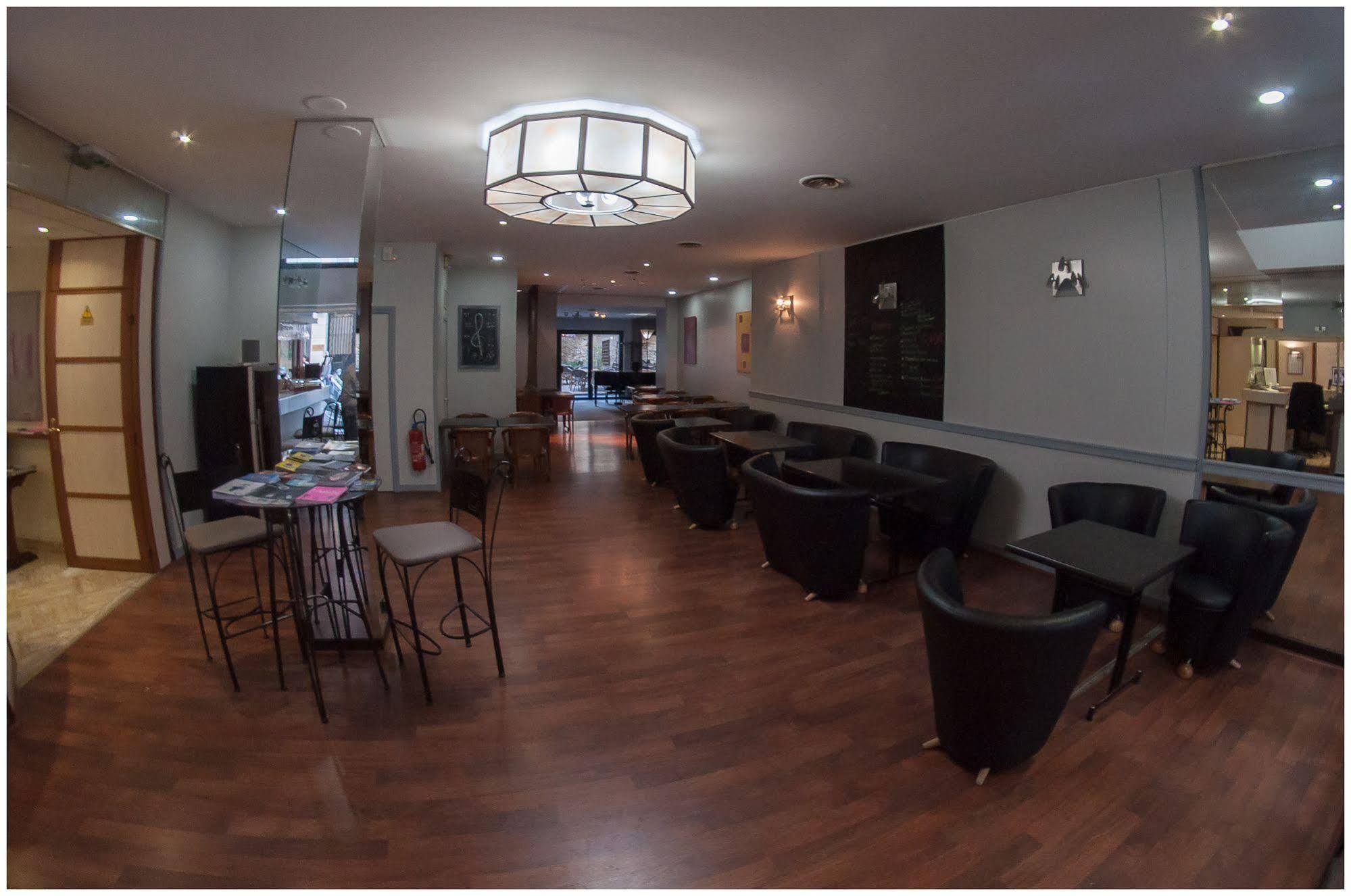Hôtel Gambetta - Café Des Artistes Reims Buitenkant foto